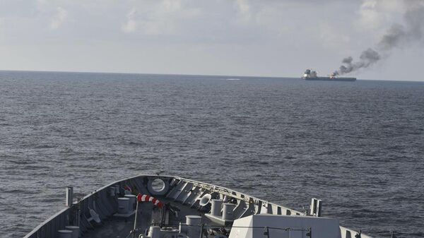 In this photo provided by the Indian Navy on Saturday, Jan. 27, 2024, a view of the oil tanker Marlin Luanda in the background, on fire after an attack, in the Gulf of Aden, taken from the Indian navy guided missile destroyer INS Visakhapatnam - اسپوتنیک افغانستان  