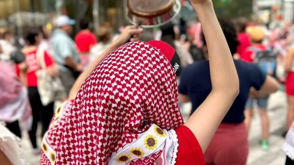 تظاهرات حامیان فلسطین مقابل دفتر گروه مشاوره «بوستون» امریکا - اسپوتنیک افغانستان  