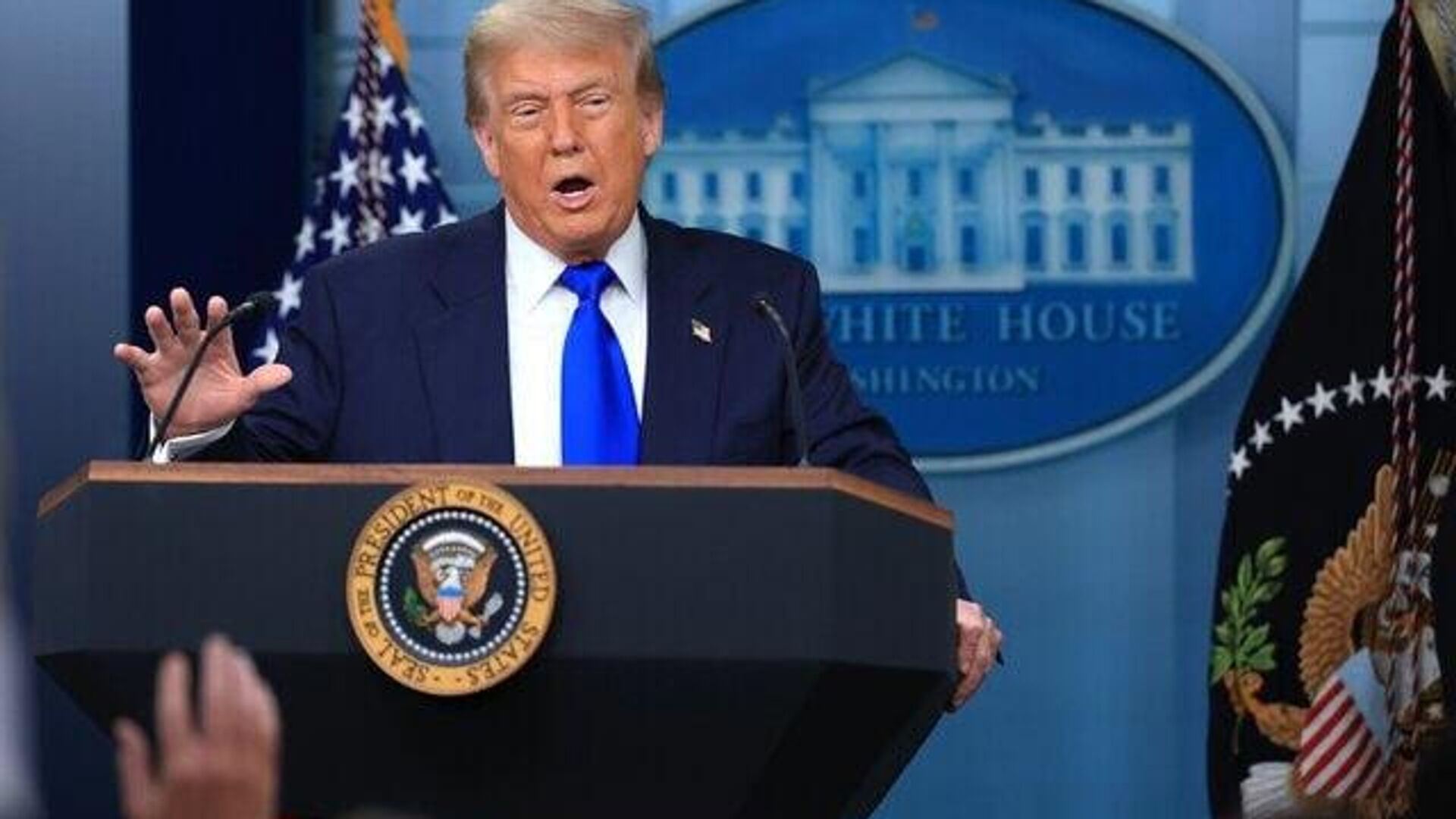 ترامپ هنگام بیان محل ملاقاتش با پوتین دچار اشتباه شد ترامپ هنگام بیان محل ملاقاتش با پوتین دچار اشتباه شد - اسپوتنیک افغانستان , 1920, 11.08.2025