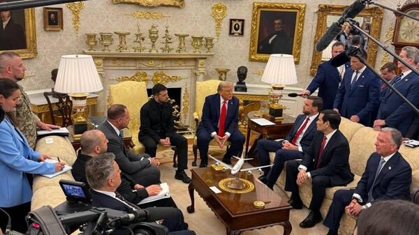 از روزنامه‌نگاران خواسته شد کاخ سفید را ترک کنند - اسپوتنیک افغانستان  