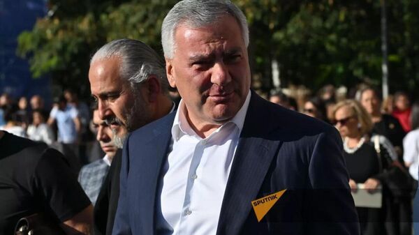 وکیلان بازرگان ارمنی در برابر ادامه دستگیری موکلشان به دادگاه تجدیدنظر شکایت کردند - اسپوتنیک افغانستان  
