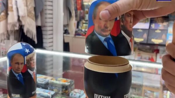 افزایش تقاضا برای «ماتریوشکاهای پوتین-ترامپ» پس از دیدار آلاسکا - اسپوتنیک افغانستان  