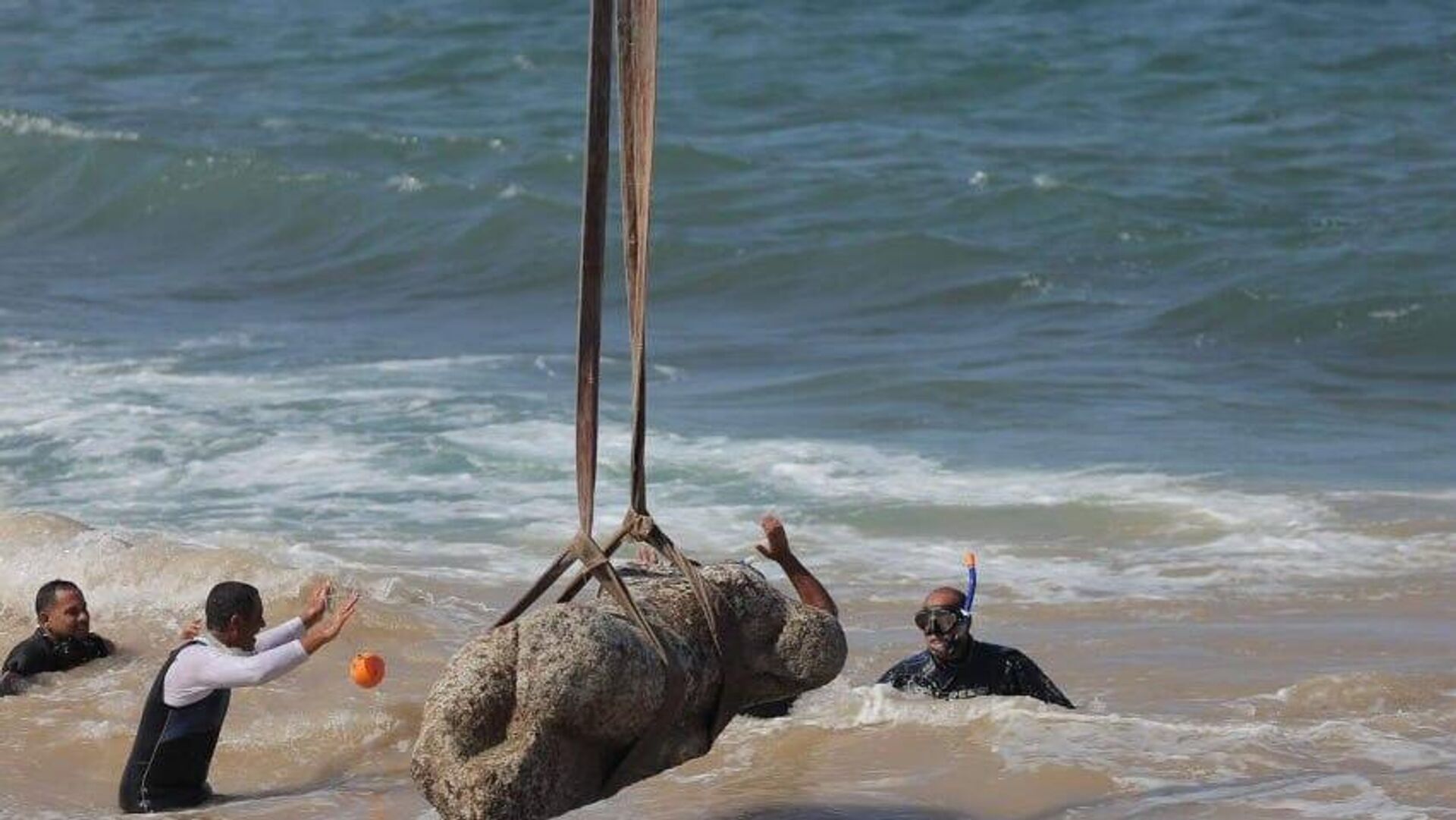 بیرون کشیدن آثار باستانی مصر در سواحل اسکندریه بیرون کشیدن آثار باستانی مصر در سواحل اسکندریه - اسپوتنیک افغانستان , 1920, 22.08.2025