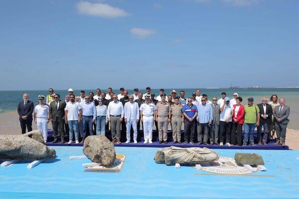 بیرون کشیدن آثار باستانی مصر در سواحل اسکندریه بیرون کشیدن آثار باستانی مصر در سواحل اسکندریه - اسپوتنیک افغانستان