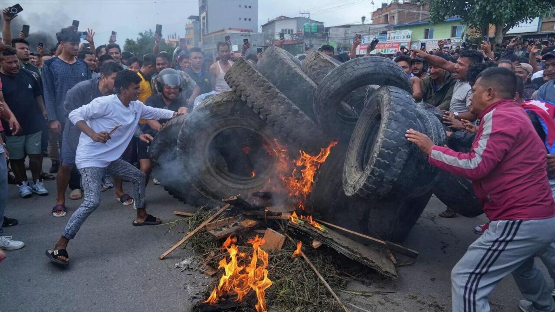 معترضان نپال ساختمان پارلمان را آتش زدند معترضان نپال ساختمان پارلمان را آتش زدند - اسپوتنیک افغانستان , 1920, 09.09.2025