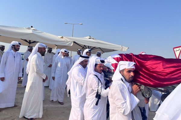 مراسم تشییع جنازه قربانیان بمباران دوحه توسط اسرائیل با حضور رسمی امیر قطر، تمیم بن حمد آل ثانی، برگزار شد - اسپوتنیک افغانستان  