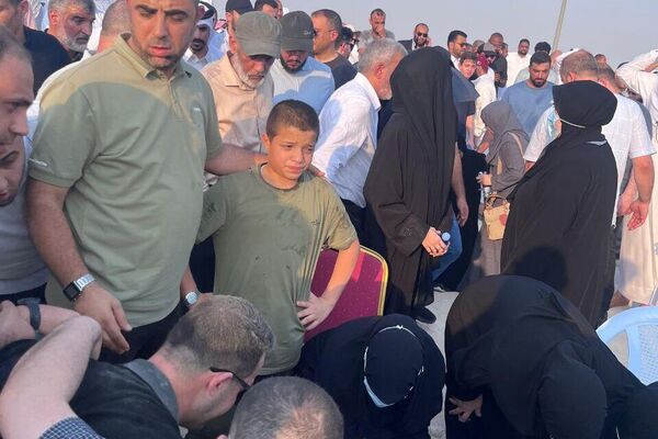 مراسم تشییع جنازه قربانیان بمباران دوحه توسط اسرائیل با حضور رسمی امیر قطر، تمیم بن حمد آل ثانی، برگزار شد - اسپوتنیک افغانستان  