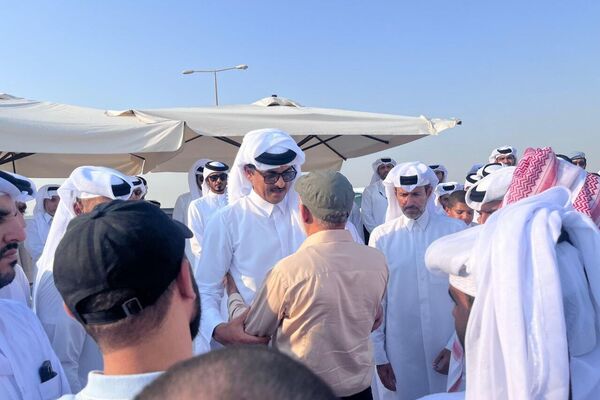 مراسم تشییع جنازه قربانیان بمباران دوحه توسط اسرائیل با حضور رسمی امیر قطر، تمیم بن حمد آل ثانی، برگزار شد - اسپوتنیک افغانستان  