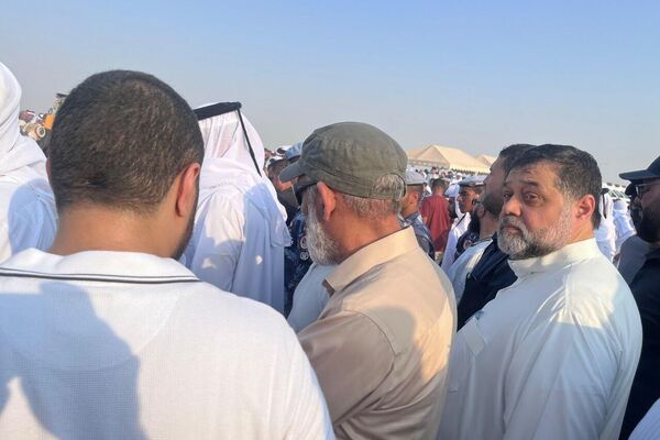 مراسم تشییع جنازه قربانیان بمباران دوحه توسط اسرائیل با حضور رسمی امیر قطر، تمیم بن حمد آل ثانی، برگزار شد - اسپوتنیک افغانستان  