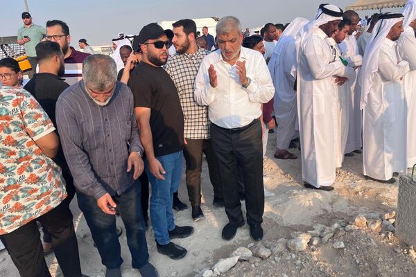 مراسم تشییع جنازه قربانیان بمباران دوحه توسط اسرائیل با حضور رسمی امیر قطر، تمیم بن حمد آل ثانی، برگزار شد - اسپوتنیک افغانستان  