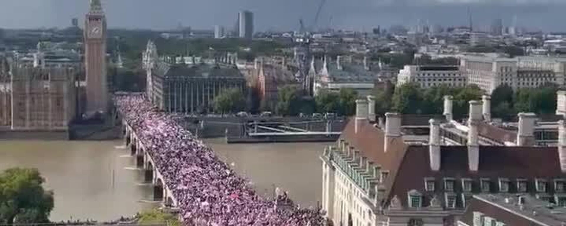 راهپیمایی هزاران هوادار جناح راست در لندن در برابر سیاست‌های مهاجرتی و محدودیت آزادی بیان - اسپوتنیک افغانستان  , 1920, 13.09.2025
