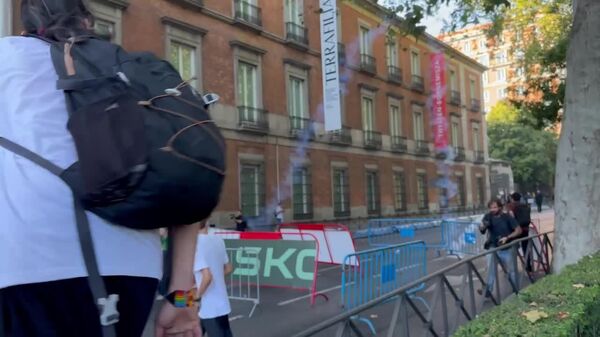 استفاده از گاز اشک آور علیه معترضان حامی فلسطین - اسپوتنیک افغانستان  