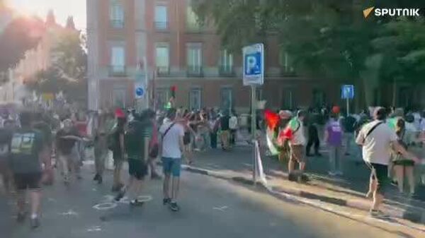 استفاده از گاز اشک آور علیه معترضان حامی فلسطین - اسپوتنیک افغانستان  