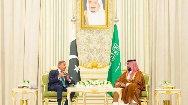 عربستان و پاکستان توافقنامه دفاعی مشترک امضا کردند - اسپوتنیک افغانستان  