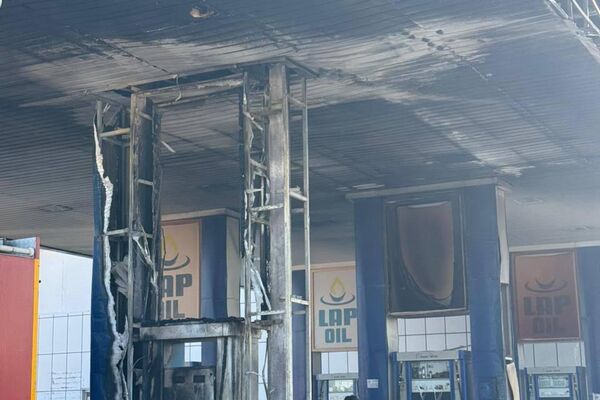 يک انفجار بزرگ باعث آتش سوزی بزرگ در یک تانک تیل در اربیل عراق شد يک انفجار بزرگ باعث آتش سوزی بزرگ در یک تانک تیل در اربیل عراق شد - اسپوتنیک افغانستان