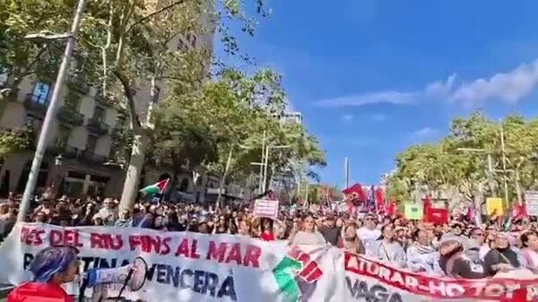 مردم بارسلونا خواستار توقف نسل‌کشی در غزه شدند - اسپوتنیک افغانستان  