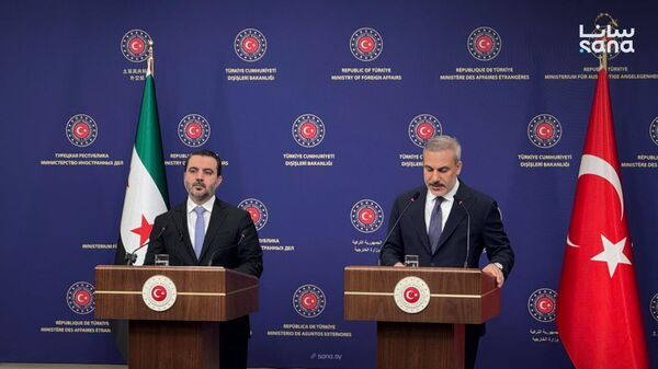 هاکان فیدان، وزیر امور خارجه ترکیه، در کنفرانس مطبوعاتی با همتای سوری خود - اسپوتنیک افغانستان  