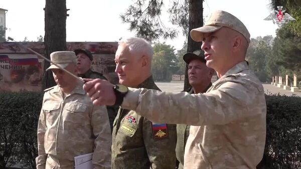 بازدید اندری بلوئوسوف وزیر دفاع روسیه از پایگاه نظامی 201 روسیه و یک واحد اپتیک-الکترونیک جداگانه در تاجیکستان - اسپوتنیک افغانستان  