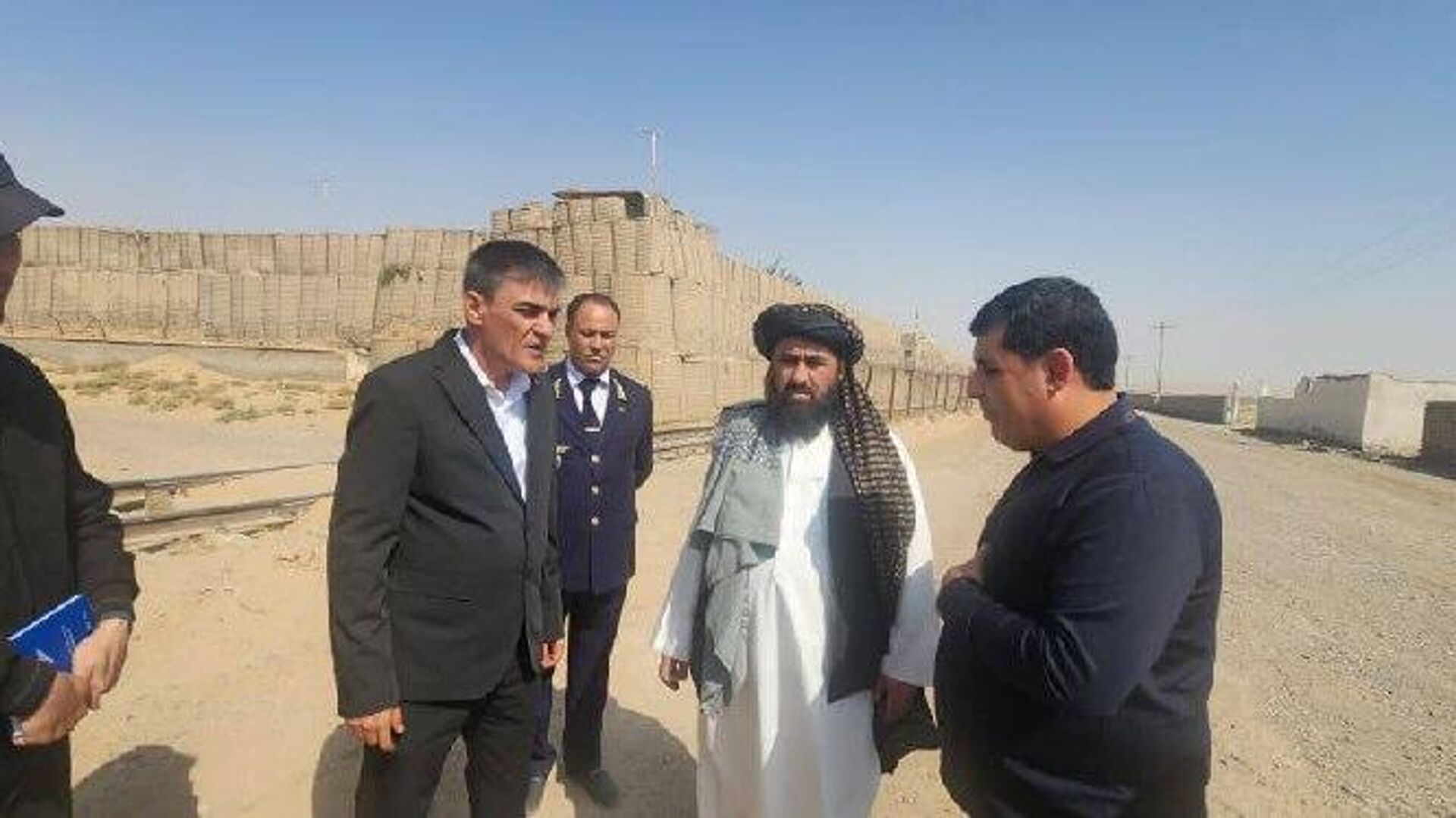 بازدید معین خط آهن وزارت فوایدعامه و هیئت بلند پایه ترکمنستان از جریان کار توسعه بندر تورغندی بازدید معین خط آهن وزارت فوایدعامه و هیئت بلند پایه ترکمنستان از جریان کار توسعه بندر تورغندی - اسپوتنیک افغانستان  , 1920, 14.10.2025