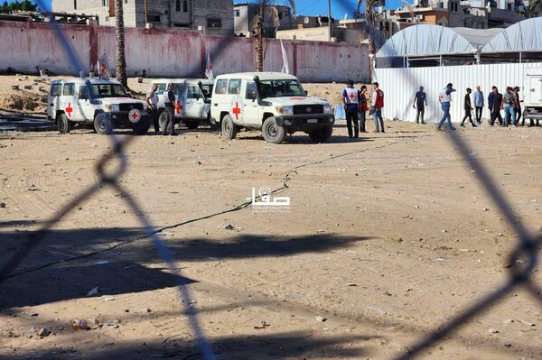 صلیب سرخ جسد 45 تن دیگر را به شفاخانه ناصر در خانیونس تحویل داد صلیب سرخ جسد 45 تن دیگر را به شفاخانه ناصر در خانیونس تحویل داد - اسپوتنیک افغانستان