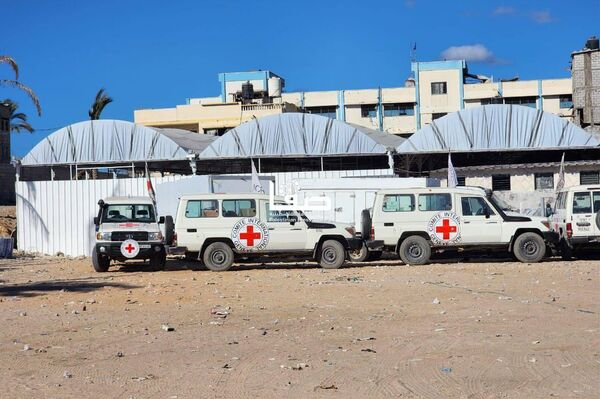 صلیب سرخ جسد 45 تن دیگر را به شفاخانه ناصر در خانیونس تحویل داد صلیب سرخ جسد 45 تن دیگر را به شفاخانه ناصر در خانیونس تحویل داد - اسپوتنیک افغانستان