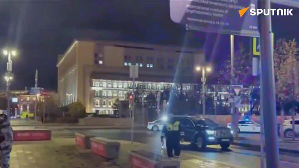 احمد الشرع، رئیس جمهور موقت سوریه، با اعضای جامعه سوری‌های مقیم روسیه در هتلی در مسکو دیدار کرد - اسپوتنیک افغانستان  