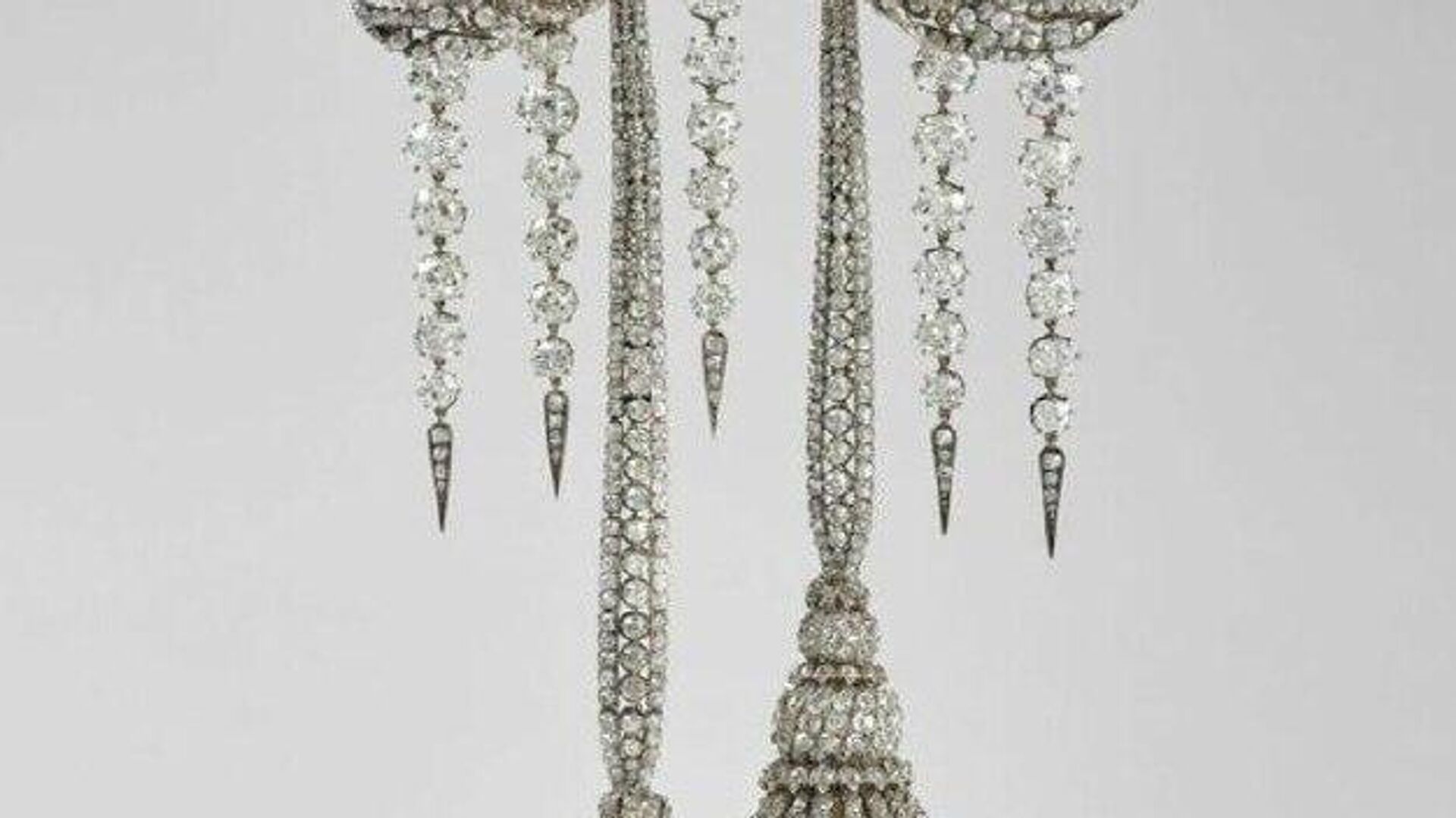 قیمت جواهرات غارت شده از موزه لوور اعلام شد قیمت جواهرات غارت شده از موزه لوور اعلام شد - اسپوتنیک افغانستان , 1920, 19.10.2025