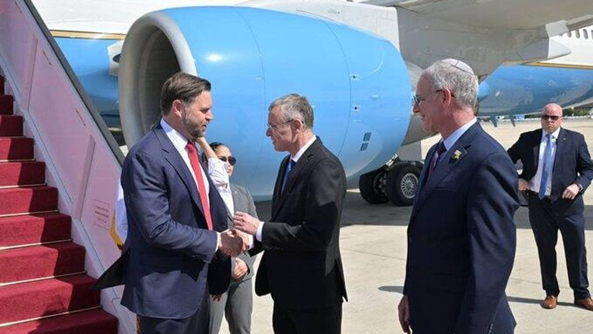 رسانه ها: معاون رئیس جمهور آمریکا، وارد اسرائیل شد رسانه ها: معاون رئیس جمهور آمریکا، وارد اسرائیل شد - اسپوتنیک افغانستان , 1920, 21.10.2025