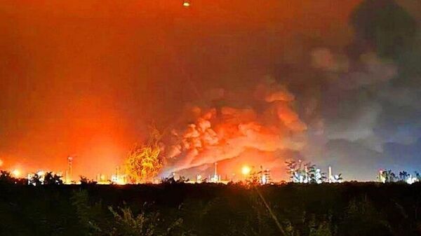 چگونگی آتش‌سوزی در پالایشگاه‌های نفت رومانی و مجارستان - اسپوتنیک افغانستان  