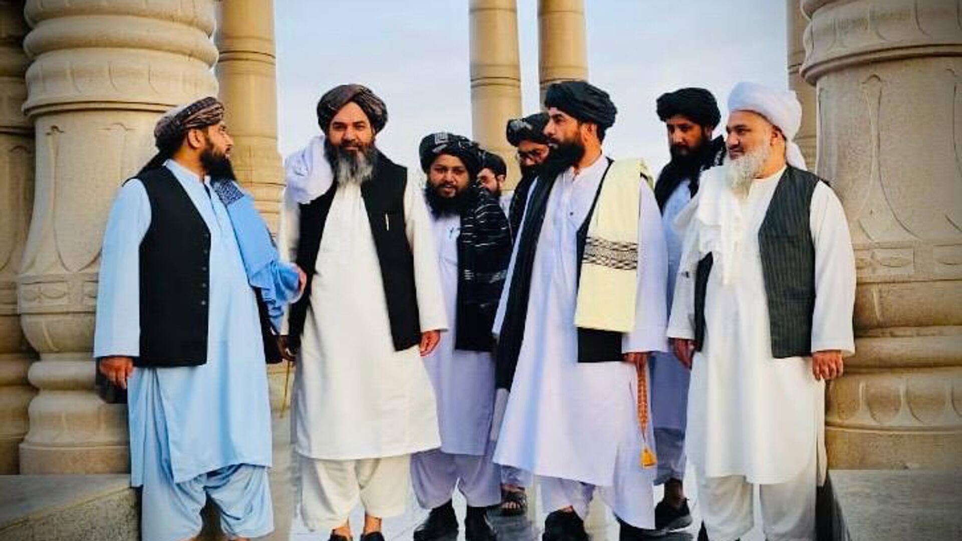 والی بلخ به همراه هیئتی به تاجیکستان سفر کرد والی بلخ به همراه هیئتی به تاجیکستان سفر کرد - اسپوتنیک افغانستان , 1920, 23.10.2025