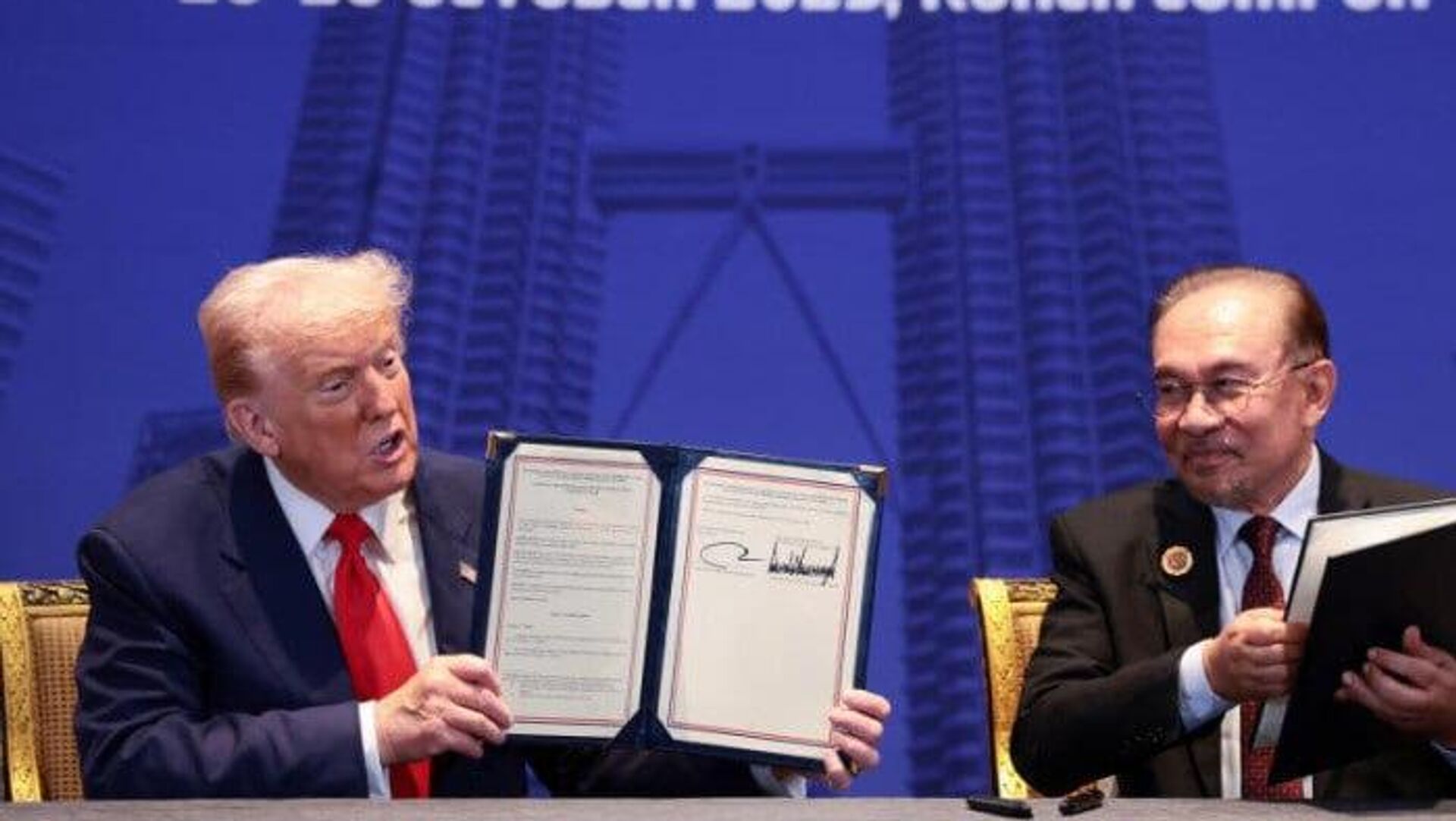 امضای توافقنامه حیاتی مالزی و ایالات متحده در مورد مواد معدنی حیاتی امضای توافقنامه حیاتی مالزی و ایالات متحده در مورد مواد معدنی حیاتی - اسپوتنیک افغانستان , 1920, 26.10.2025