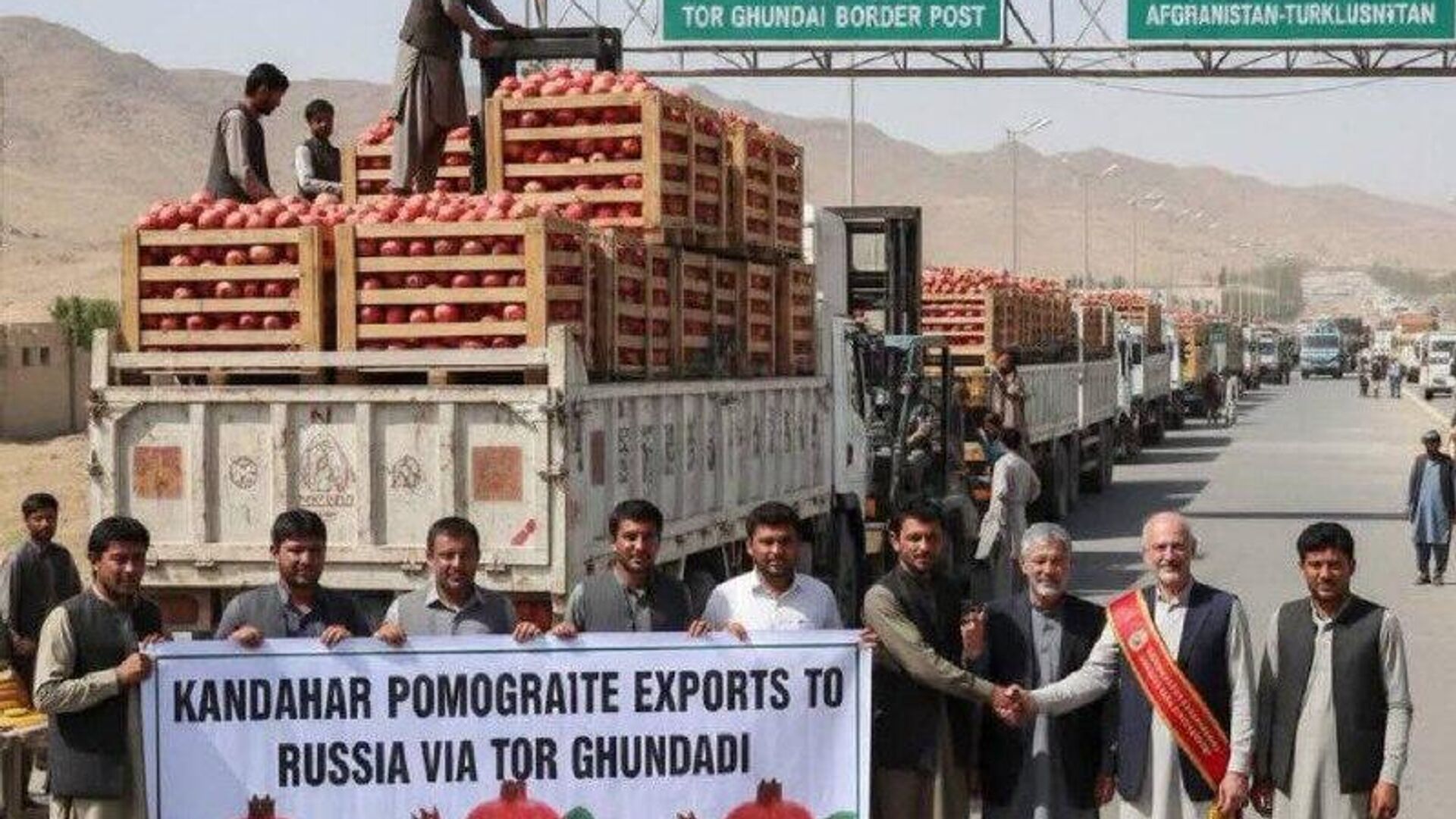برای اولین بار، انار قندهار از طریق بندر تورغندی هرات به روسیه صادر شد برای اولین بار، انار قندهار از طریق بندر تورغندی هرات به روسیه صادر شد - اسپوتنیک افغانستان , 1920, 27.10.2025