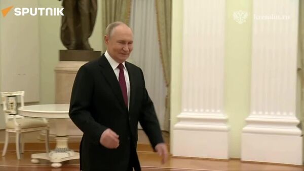 ولادیمیر پوتین از چو سون هوی، وزیر امور خارجه کوریای شمالی، در کاخ کرملین استقبال کرد - اسپوتنیک افغانستان  