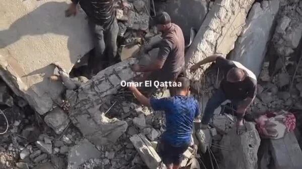 تصاویر ویدئویی اجسادی کودکان از زیر آوار خانه‌هایی که توسط ارتش اسرائیل بمباران شده بودند - اسپوتنیک افغانستان  