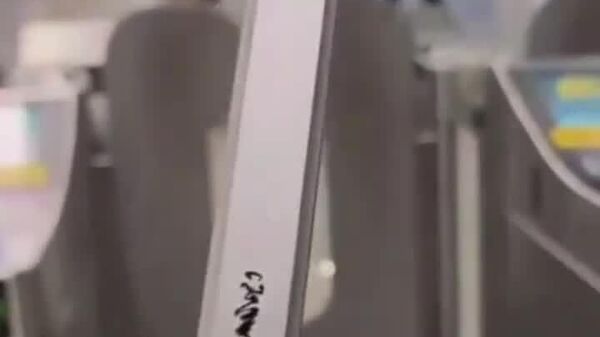 داخل شدن به متروی شانگهای با شمشیر - اسپوتنیک افغانستان  