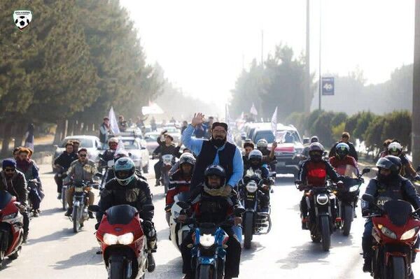 نگاره های از استقبال پرشور از قهرمانان نوجوان فوتسال افغانستان در کابل نگاره های از استقبال پرشور از قهرمانان نوجوان فوتسال افغانستان در کابل - اسپوتنیک افغانستان