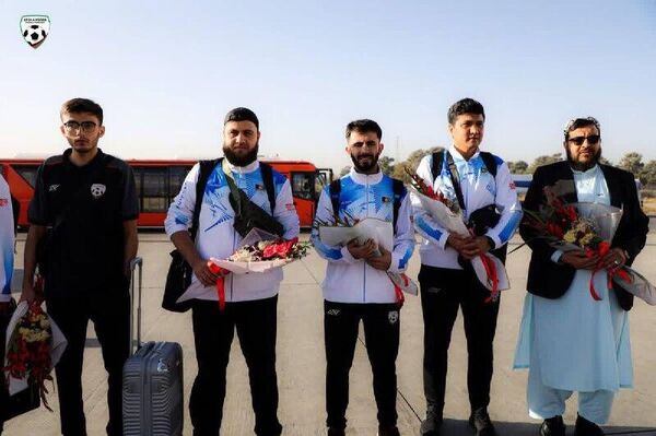 نگاره های از استقبال پرشور از قهرمانان نوجوان فوتسال افغانستان در کابل نگاره های از استقبال پرشور از قهرمانان نوجوان فوتسال افغانستان در کابل - اسپوتنیک افغانستان