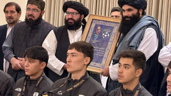 وزیر داخله با قهرمانان آسیا در کابل دیدار کرد - اسپوتنیک افغانستان  