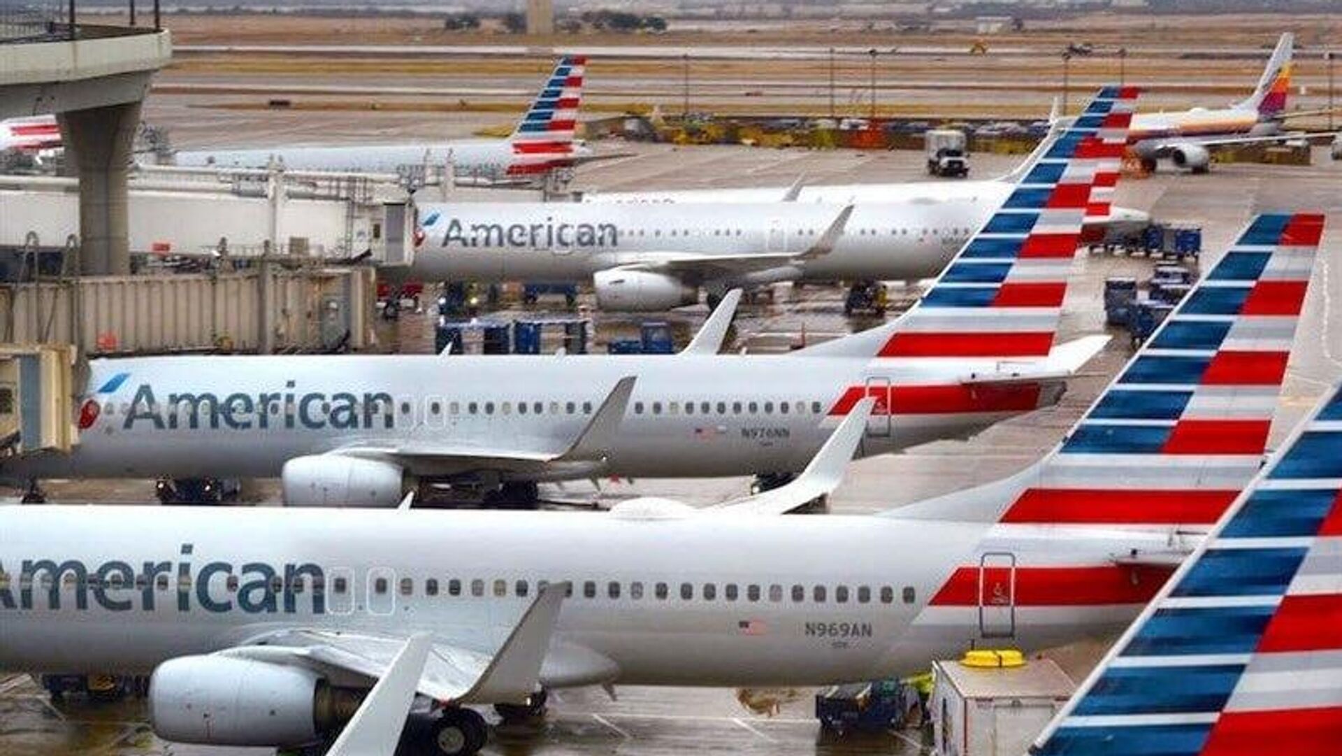 رسانه: تعطیلی دولت آمریکا میتواند منجر به لغو گسترده پروازها شود رسانه: تعطیلی دولت آمریکا میتواند منجر به لغو گسترده پروازها شود - اسپوتنیک افغانستان , 1920, 03.11.2025