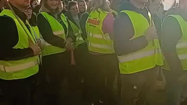 اعتراضات صنعتی در لهستان؛ هزاران معترض خواستار محدودیت واردات فولاد اوکراین شدند - اسپوتنیک افغانستان  