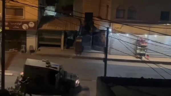 تیراندازی سربازان ارتش اسرائیل به سمت گروهی از فلسطینیان در جریان درگیری‌ها در شهر بیت فوریک، شرق نابلس - اسپوتنیک افغانستان  