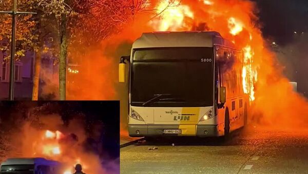 بس حامل هواداران بارسلونا در بلژیک آتش گرفت - اسپوتنیک افغانستان  