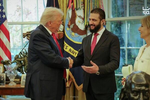 انتشار عکسهایی از دیدار دونالد ترامپ با احمد الشرع انتشار عکسهایی از دیدار دونالد ترامپ با احمد الشرع - اسپوتنیک افغانستان