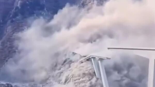 فروریختن پل خودرویی در جنوب غرب چین - اسپوتنیک افغانستان  