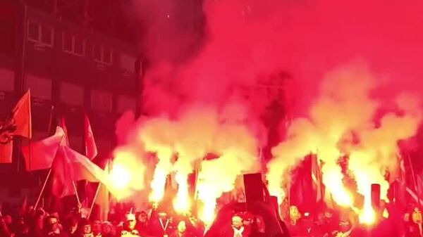 تظاهرات علیه مهاجرت؛ «اوکراینی‌سازی» پولند را متوقف کنید؛ پولند برای پولندی‌هاست - اروپا برای اروپایی‌ها؛ اینجا، پولند است، نه بروکسل - اسپوتنیک افغانستان  