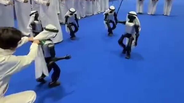 در امارات ربات‌ها برای رقص و موسیقی سنتی به کار برده شد - اسپوتنیک افغانستان  