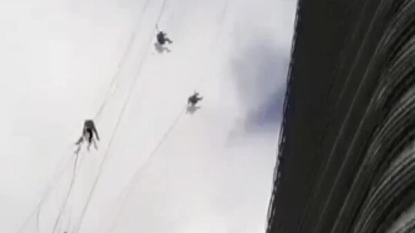 نمایش آکروباتیک شیشه‌شورها در آسمان استانبول! - اسپوتنیک افغانستان  