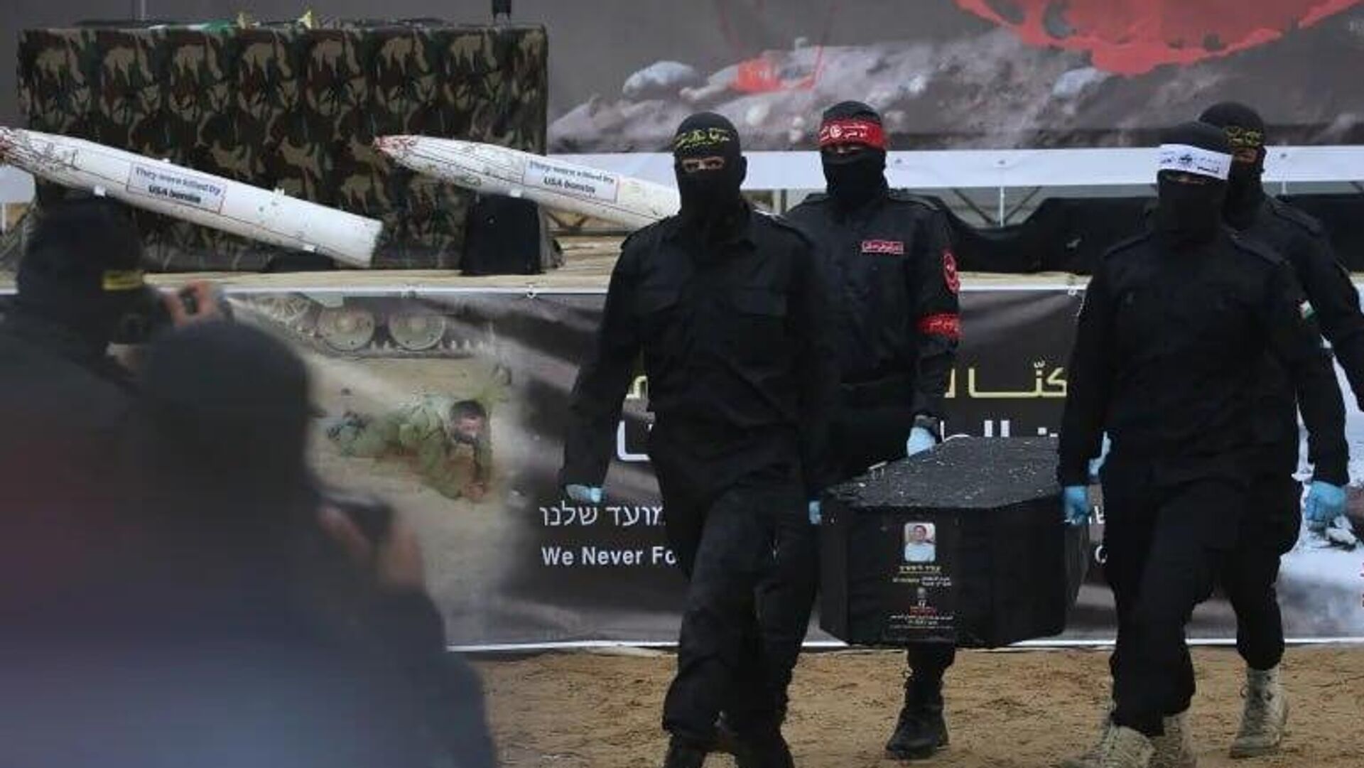 تحویل جسد یک سرباز اسرائیلی به صلیب سرخ تحویل جسد یک سرباز اسرائیلی به صلیب سرخ - اسپوتنیک افغانستان , 1920, 14.11.2025