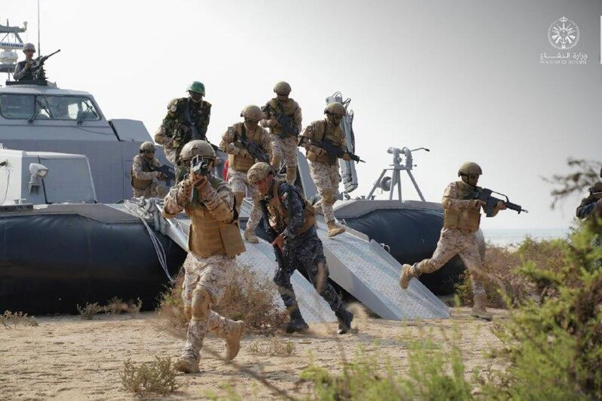 تمرین مشترک دریایی «موج سرخ 8» برای نگهبانی از مسیرهای دریایی - اسپوتنیک افغانستان  , 1920, 14.11.2025