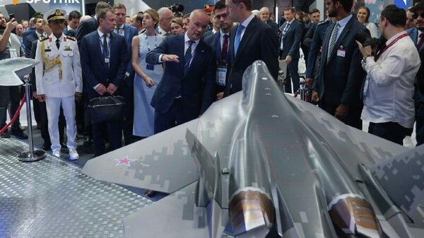 رئیس جمهور امارات از جنگنده های روسی در نمایشگاه دبی دیدن کرد - اسپوتنیک افغانستان  